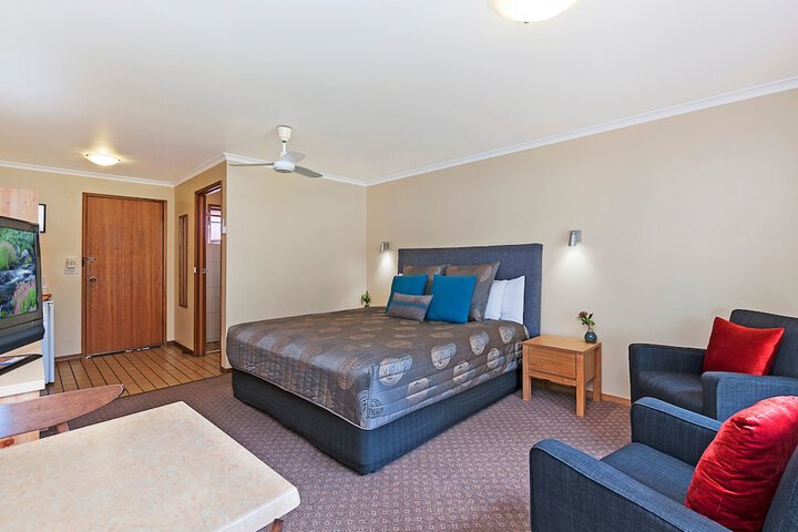 Room 8 of 83
