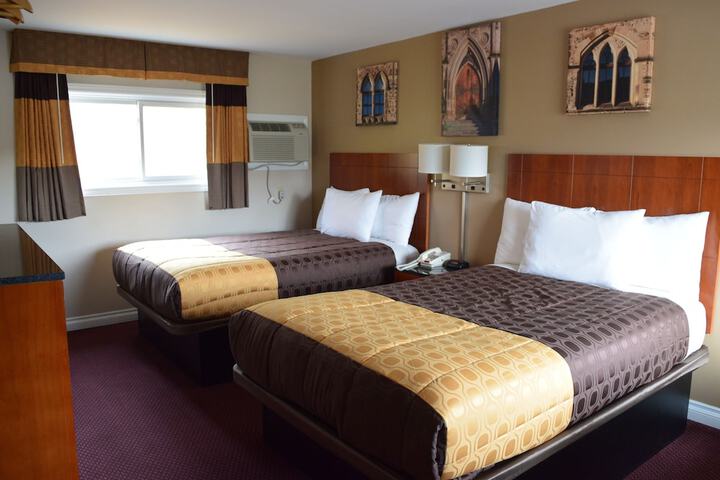 Standard Room, King or Two Doubles (4 of 8)