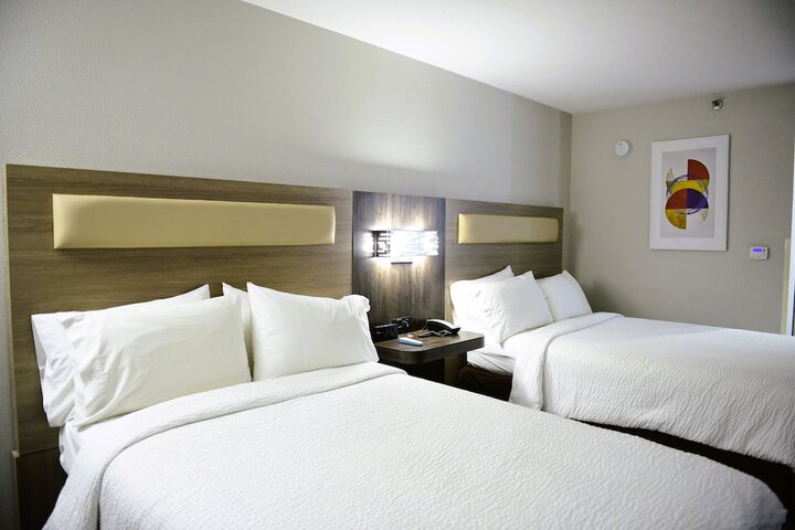 1 King Bed (6 of 17)