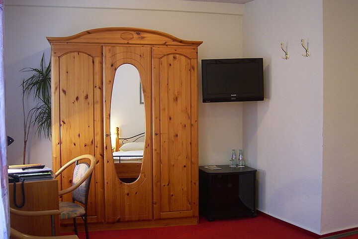 Room 3 of 49