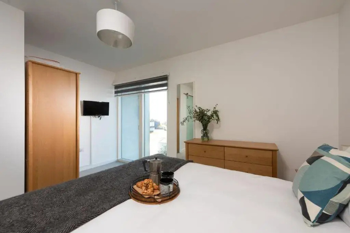 Room 6 of 14