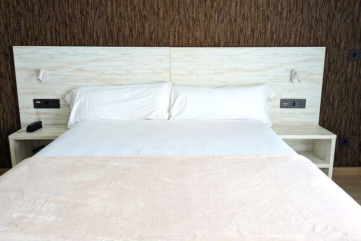 Room 33 of 122