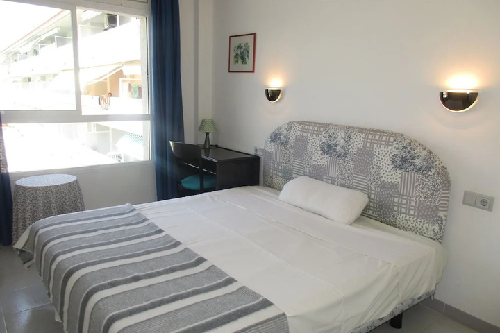 Room 2 of 10