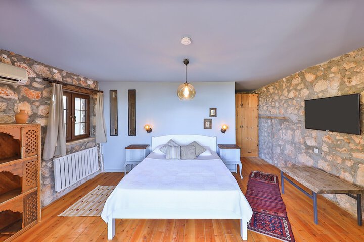 Room 9 of 62