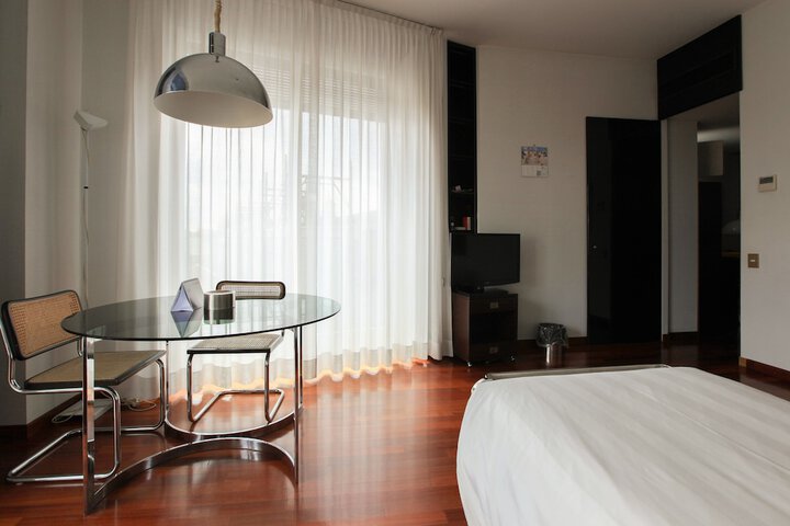 Room 30 of 106