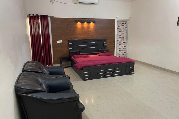 Room 2 of 14