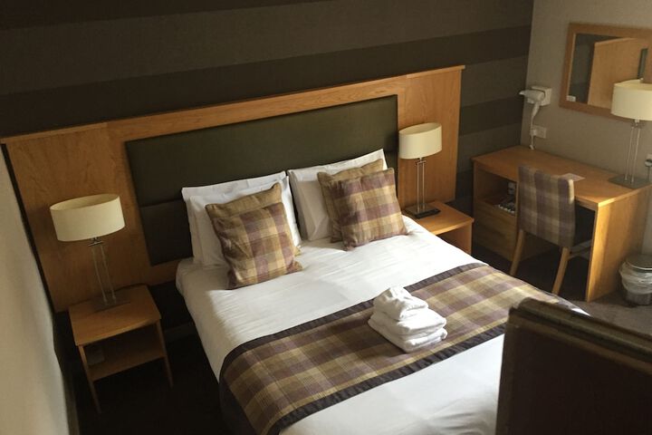 Room 9 of 38