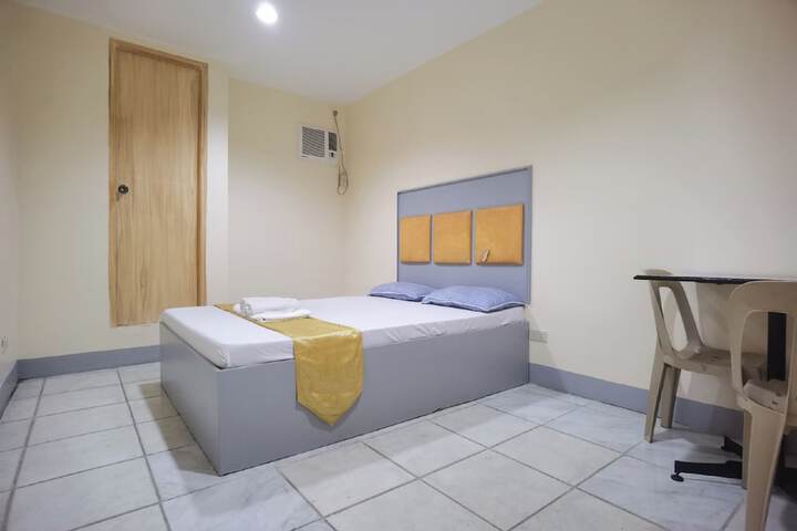 Room 8 of 18