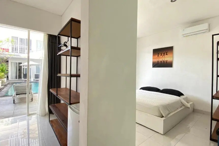 Room 4 of 4