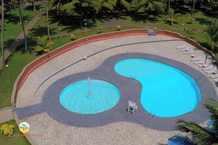 Hotel Pool