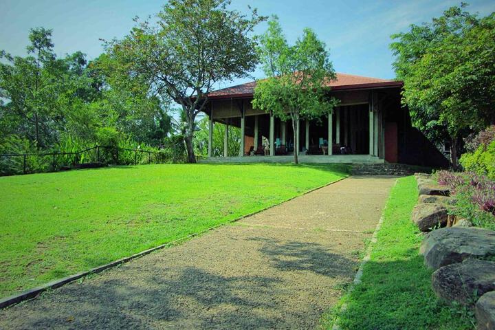 Visal White Bungalow
