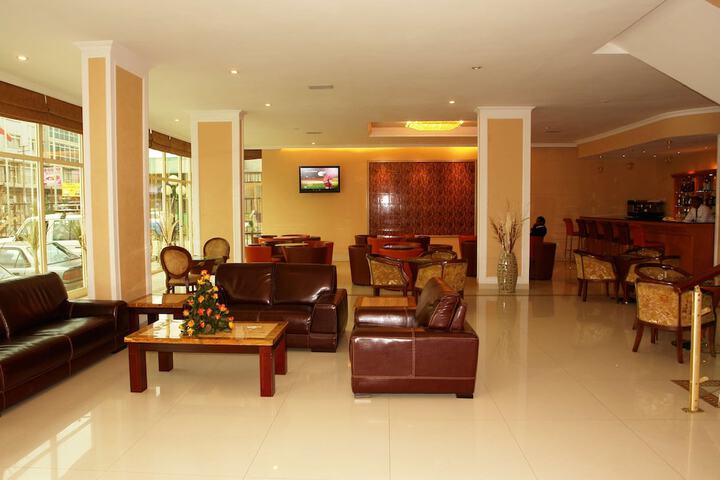 Entrance & Lobby
