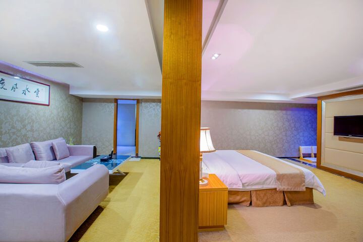 Room 13 of 31