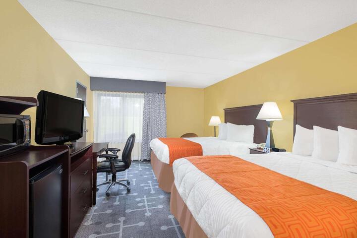 1 King Bed (4 of 6)