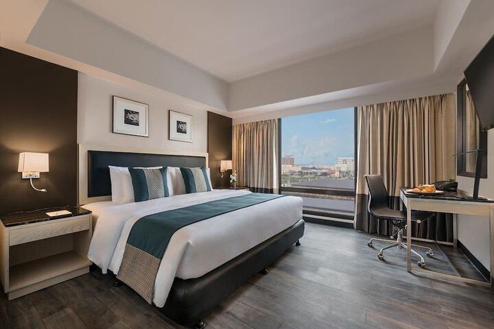 Room 4 of 24