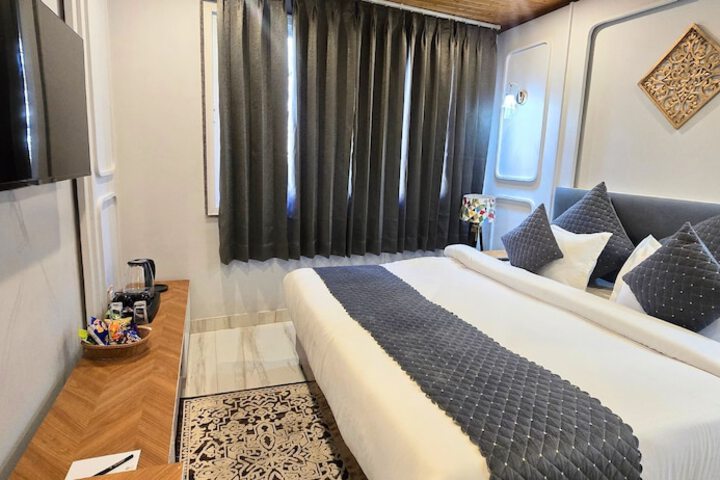 Room 16 of 32