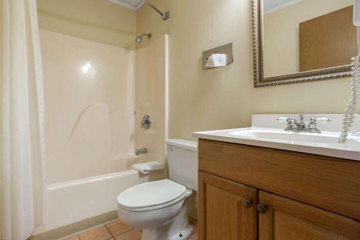 2 Double Beds (3 of 10)