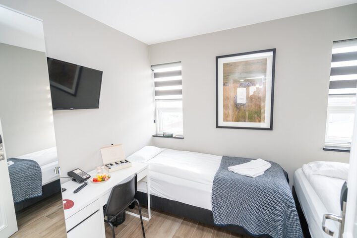 Room 4 of 27