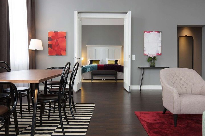 Room 26 of 66