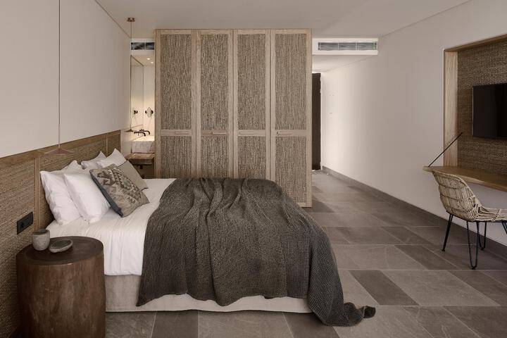 Room 40 of 46