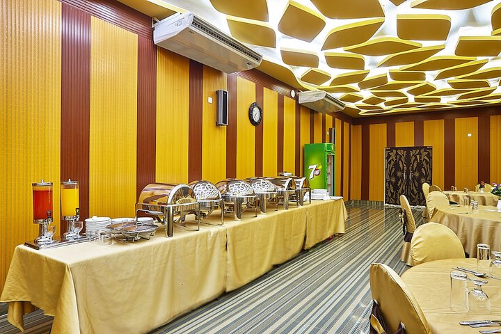 Dining 9 of 17