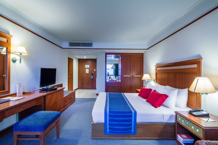 Room 4 of 122