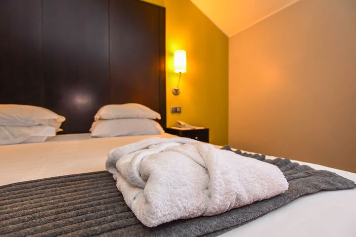 Room 8 of 38