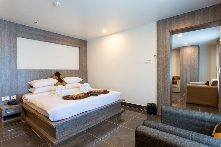 Room 10 of 24