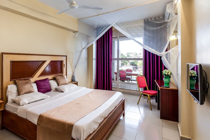Room 33 of 71