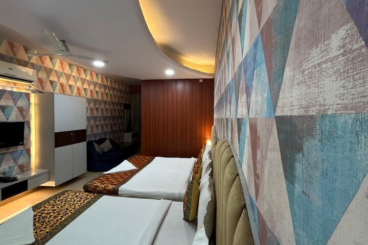 Hotel Sahu Near Kashi Vishwanath Temple Gate