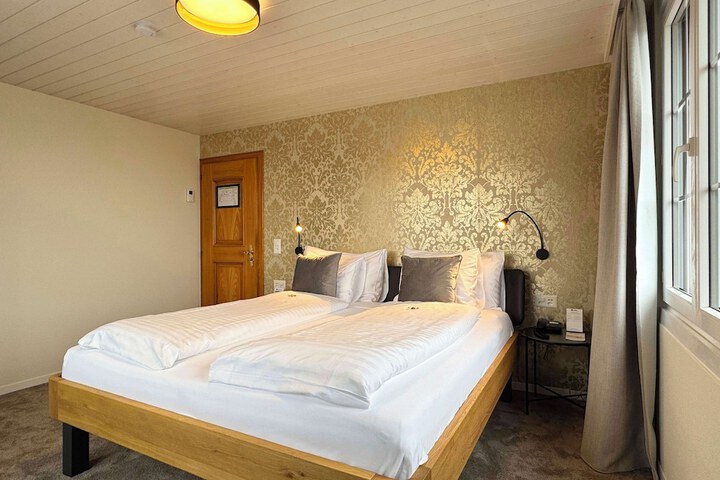 Room 33 of 92