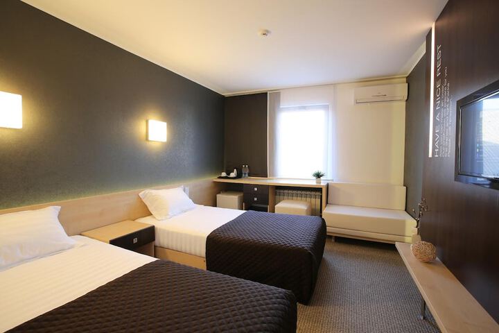 Room 17 of 60
