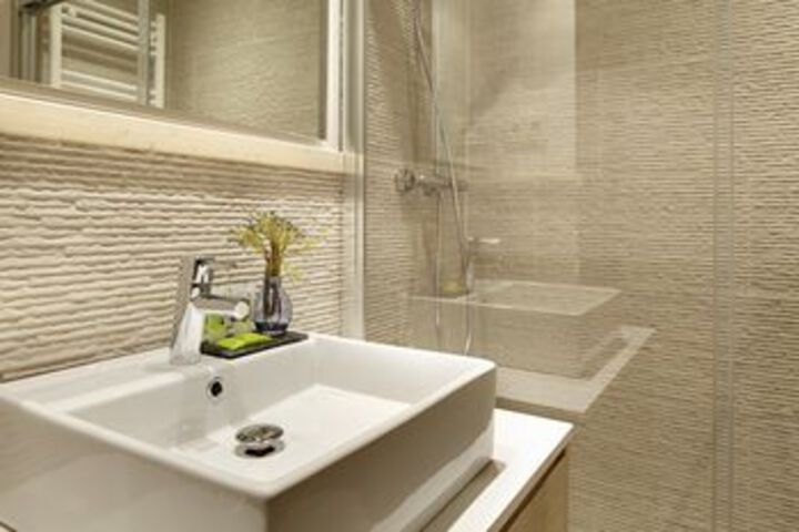 Room 4 of 28