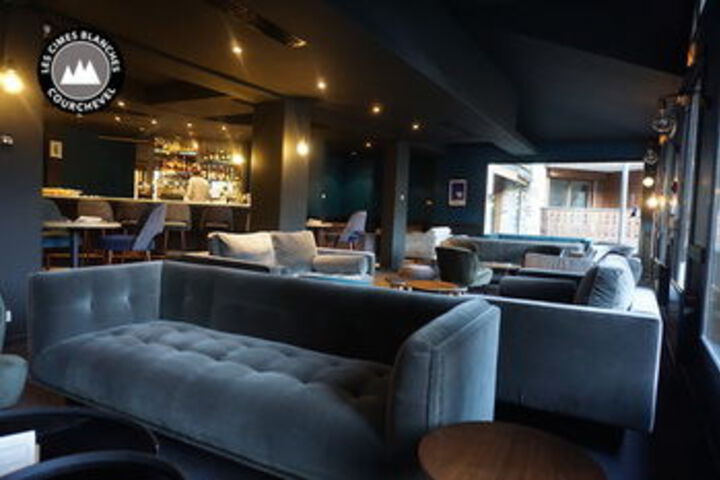 Lounge 27 of 35