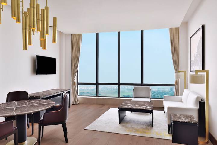 Room 10 of 83
