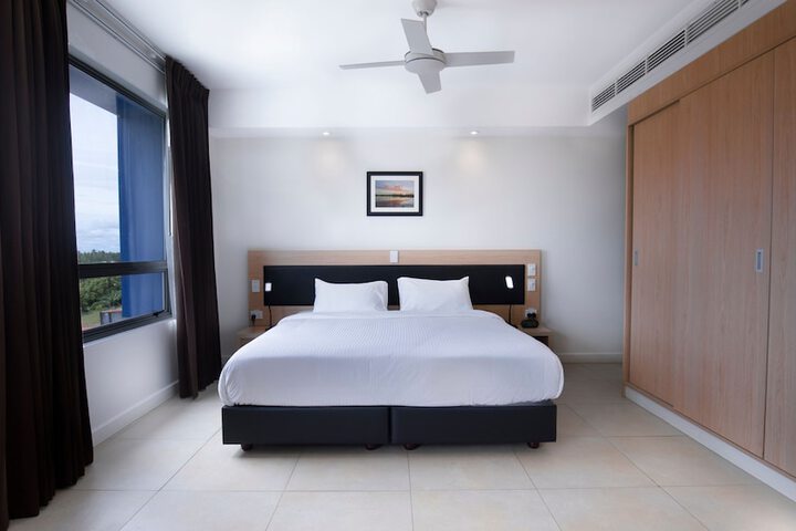 Room 3 of 28