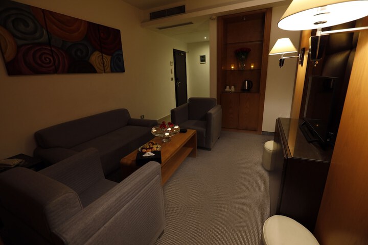 Room 24 of 54