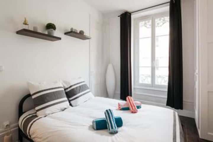 Room 4 of 10
