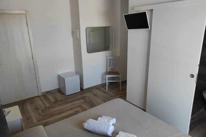 Room 11 of 32