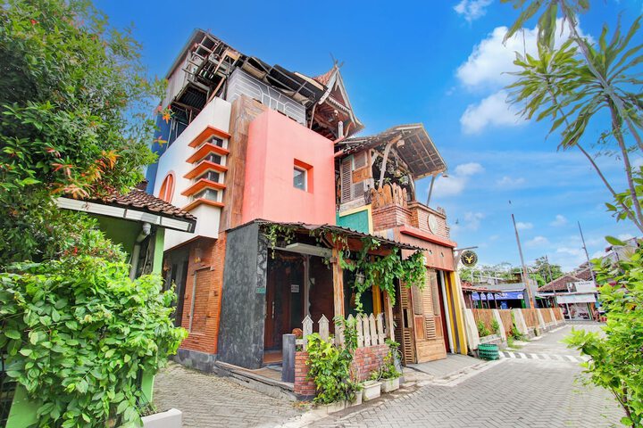 OYO 94405 Dclassic Homestay