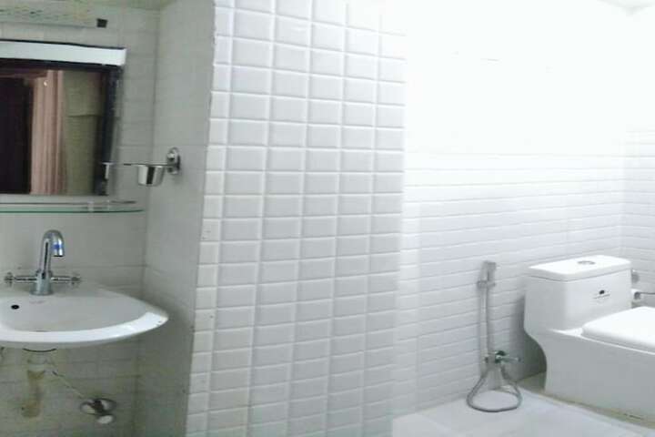 Room 10 of 12