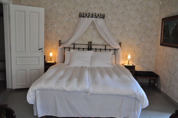 Room 25 of 53