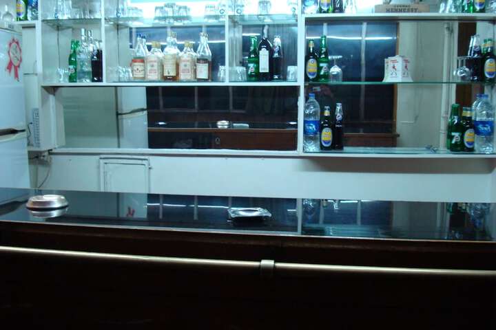 Lounge 41 of 53