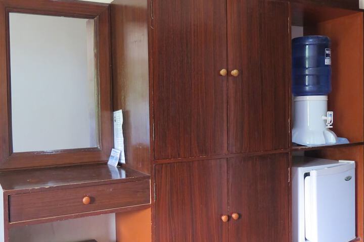 Room 11 of 27