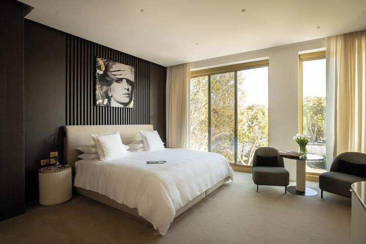 Room 30 of 49