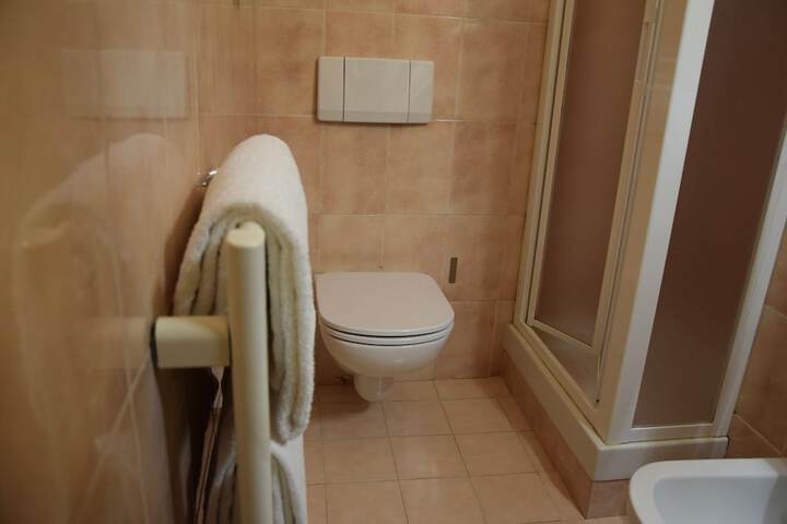 Room 16 of 25