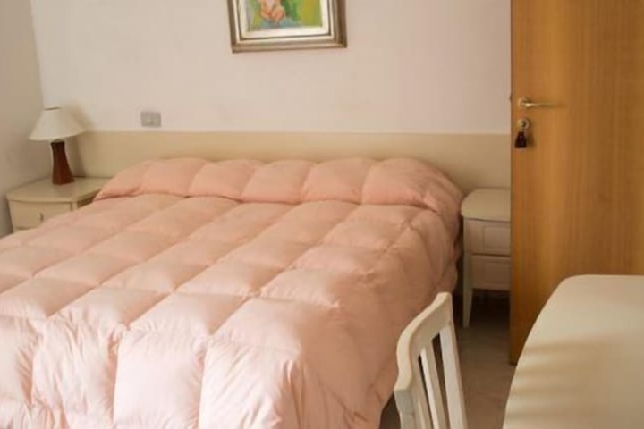 Room 10 of 27