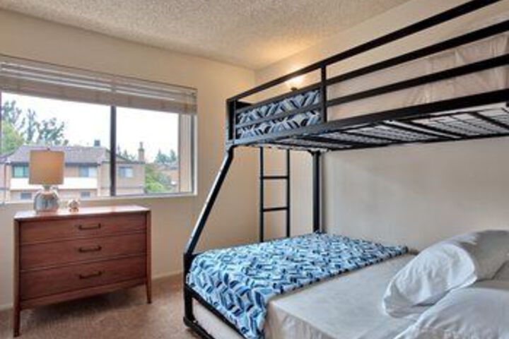 Room 6 of 16