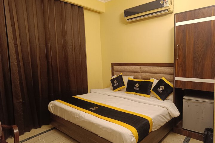 Room 2 of 7