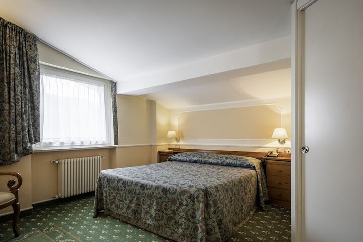 Room 25 of 100